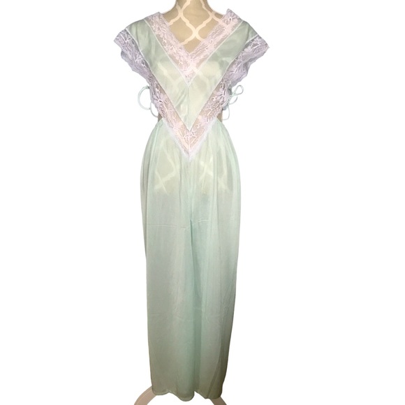 Vintage Other - Vintage Queentex Chemise Slip Night Gown With Lace Detail Size Medium